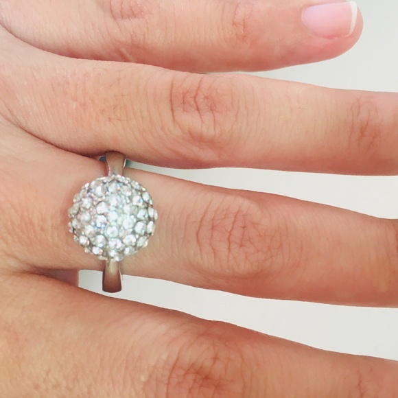 Gorgeous Round Pave ring with clear CZ - Picture 2 of 4